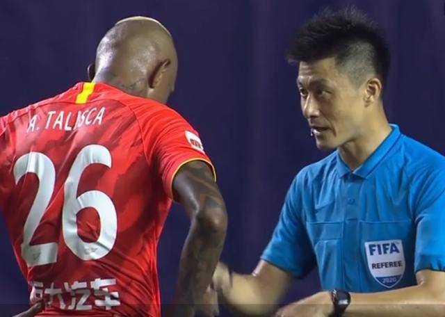  尼斯主帅赛后炮轰裁判 称争议判罚改变局势  