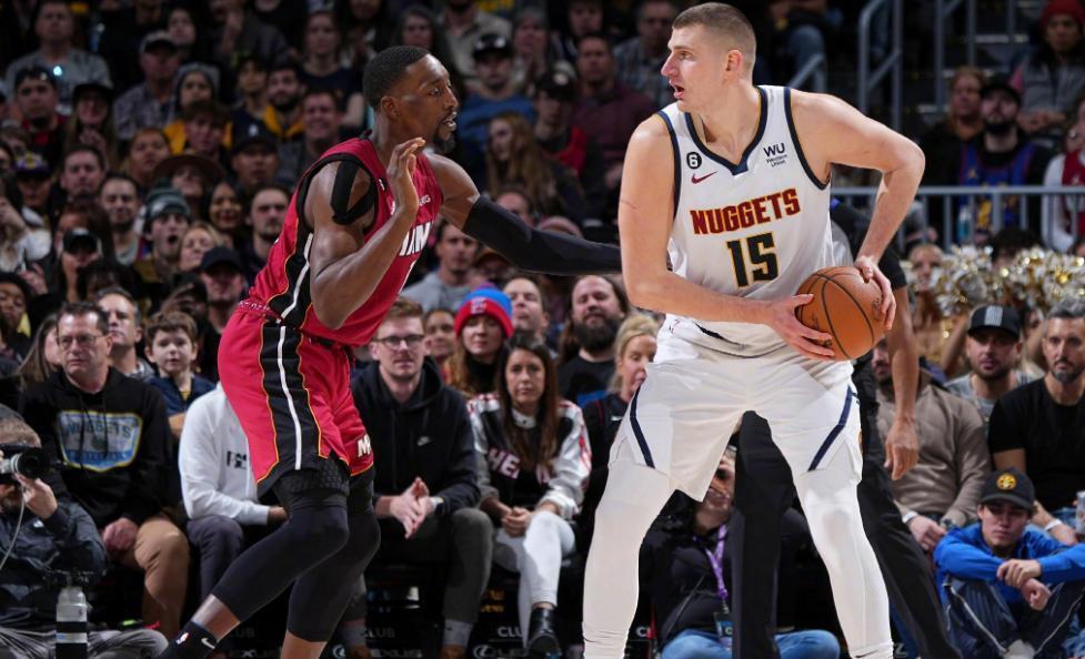  阿德巴约两双热火轻取魔术豪取赛季最长七连胜  